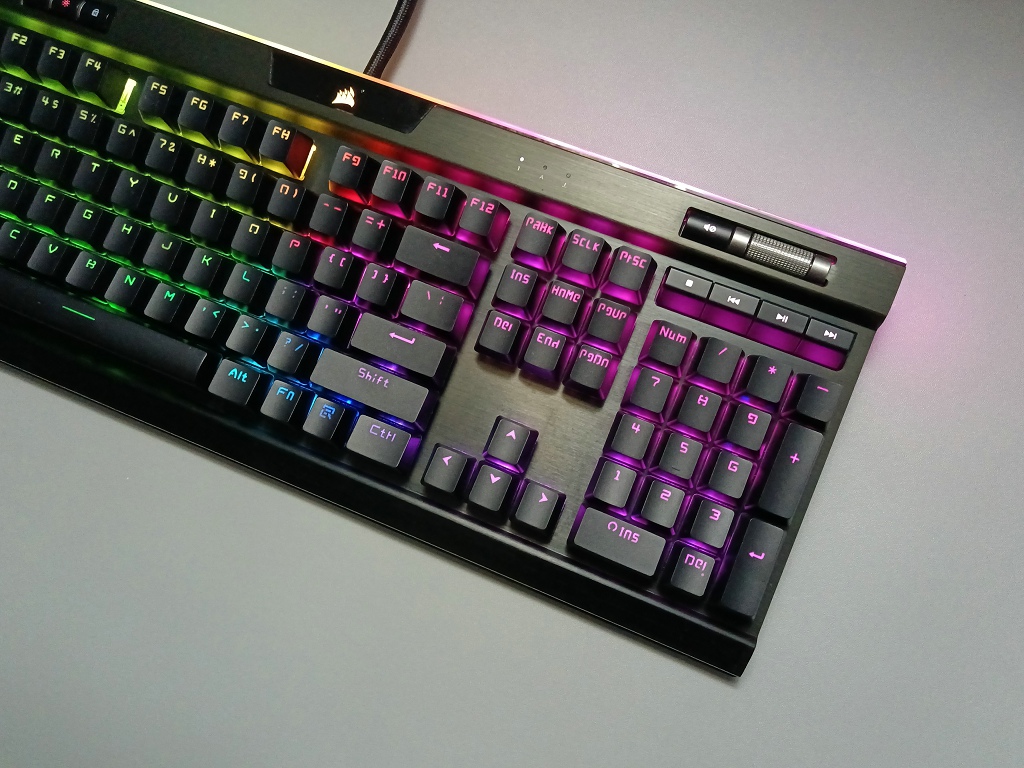Corsair PBT transparante keyca - Gaming Keyboard Corsair recensie en prijs