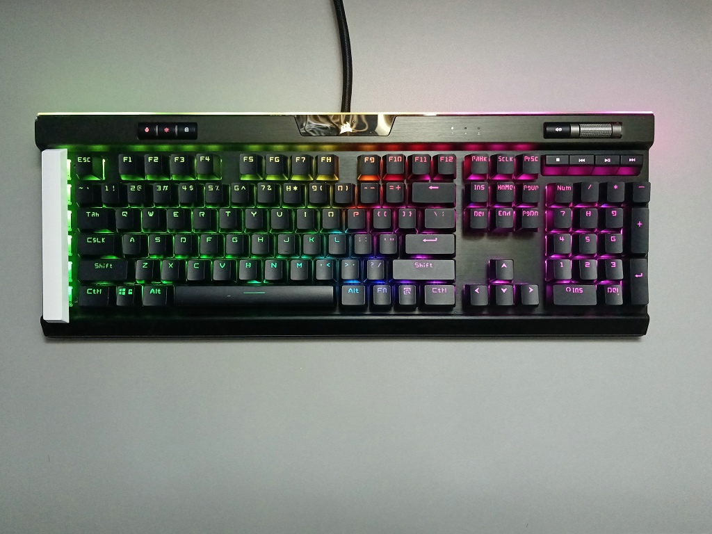 Corsair PBT transparante keyca - Gaming Keyboard Corsair recensie en prijs